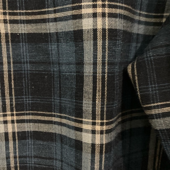 Pendleton medium flannel with mother of pearl buttons. Almost perfect - Picture 4 of 4